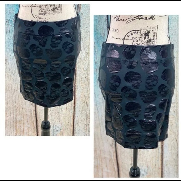 Iron Fist NWT Black Skullz Club Mini Skirt - Picture 6 of 13